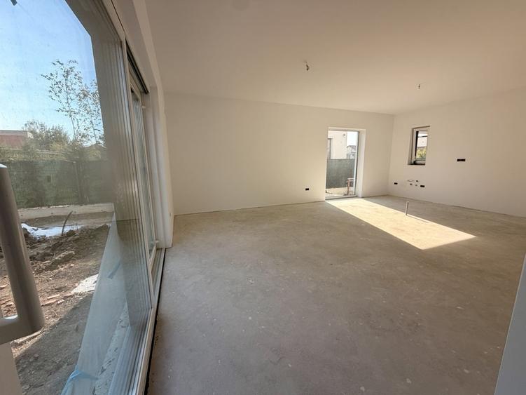 Duplex cu 4 camere cu Canalizare în Dumbrăvița