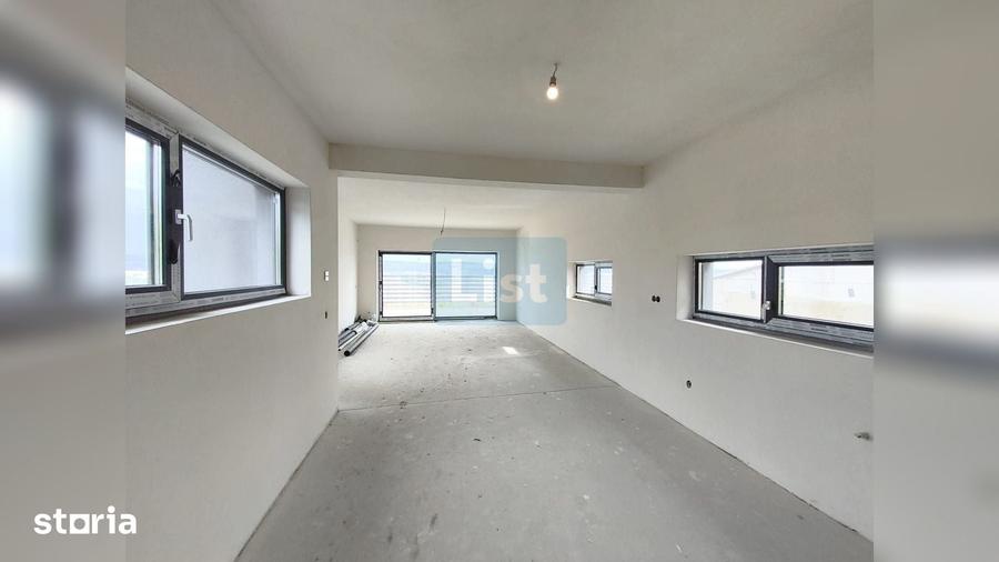 Casă cu 5 camere cu Teren 479 Mp în Sopor