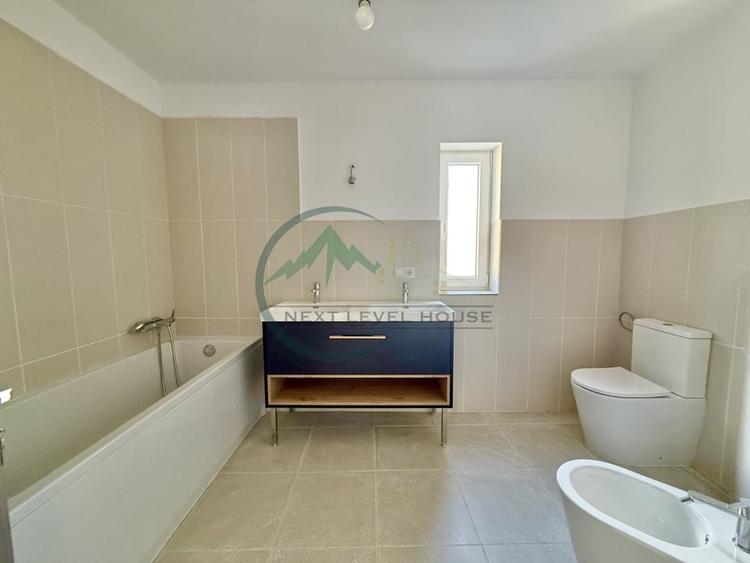 Casă individuală cu 4 camere cu Canalizare în Sânpetru