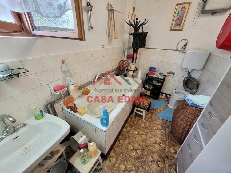 Casă cu 4 camere în Băicoi