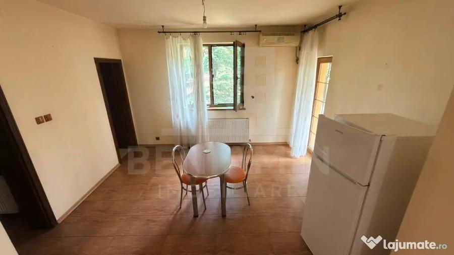 Casă cu 7 camere cu Teren 464 Mp în Cârcea