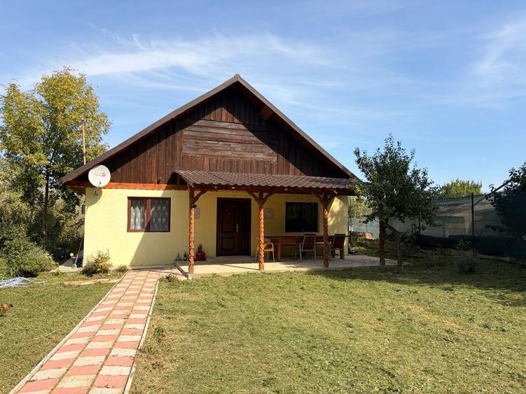 Casă cu 3 camere în Strunga