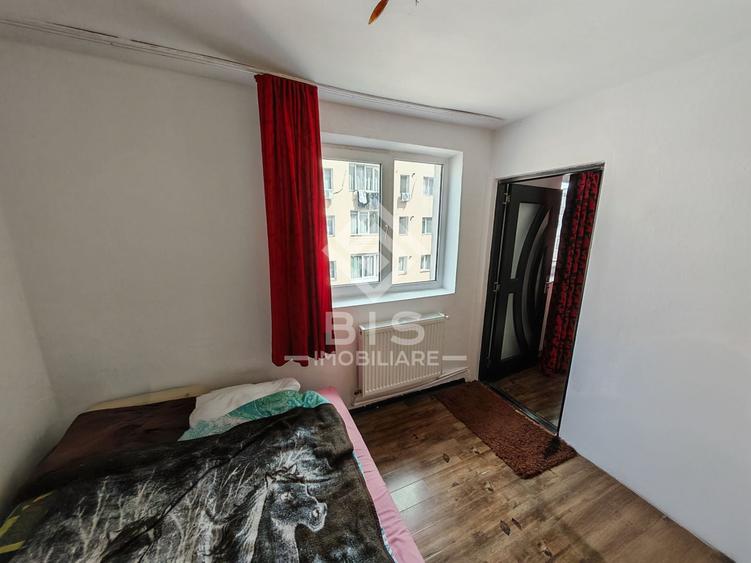 Apartament cu 3 camere semidecomandat în Central