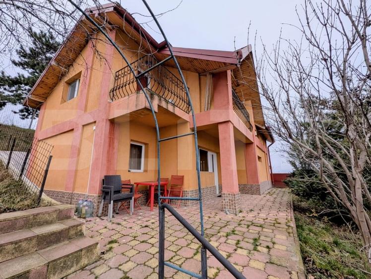 Casă individuală cu 4 camere cu Canalizare în Bucium