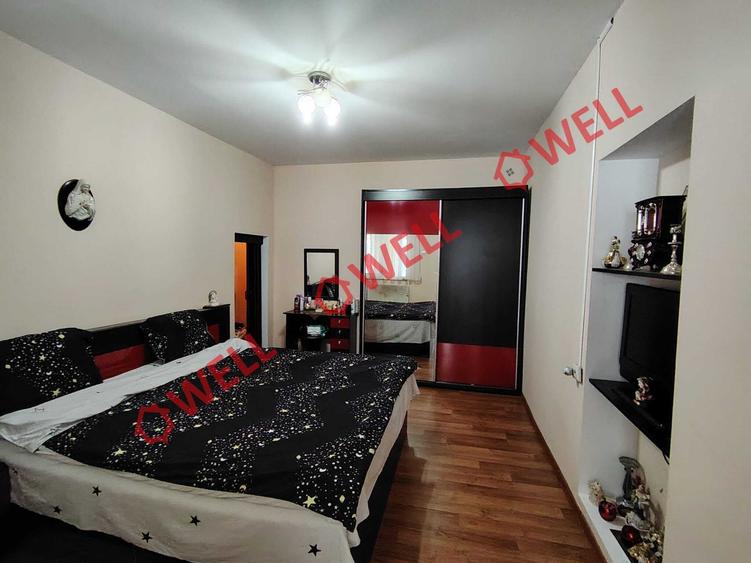 Casă cu 8 camere cu Teren 1130 Mp în Moacșa