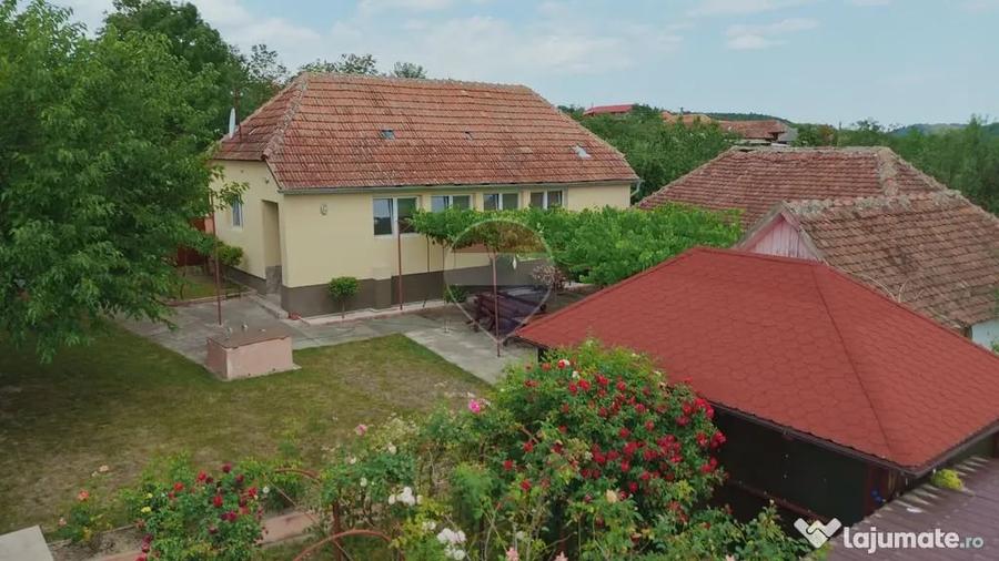 Casă cu 3 camere cu Teren 8788 Mp în Forosig