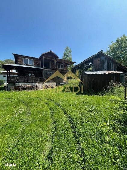 Casă cu 4 camere cu Teren 2249 Mp în Adunați