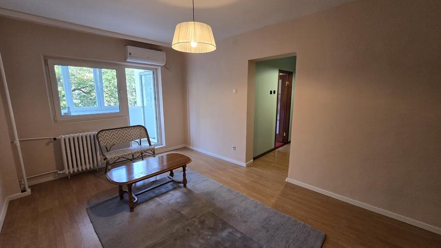 Apartament cu 4 camere decomandat în Lacul Tei