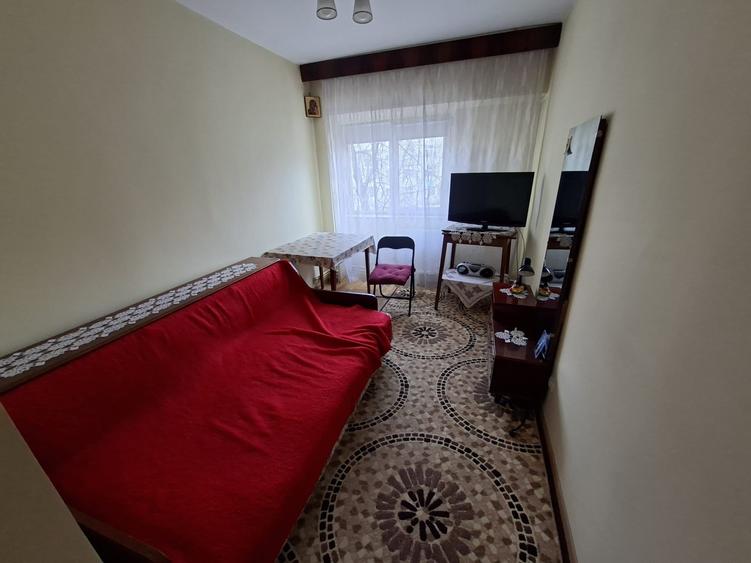 Apartament cu 4 camere decomandat, mobilat în Dacia