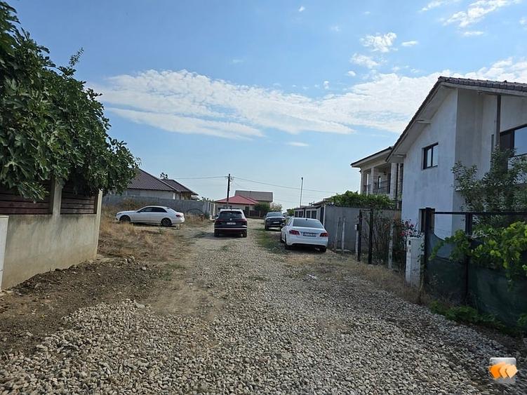 Teren Construcții intravilan de 450 mp, în Lazu