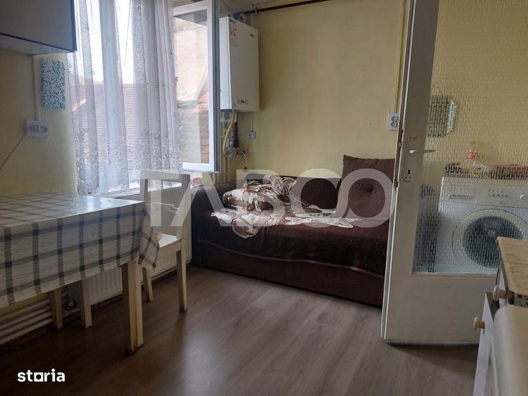 Apartament cu 3 camere semidecomandat în Central