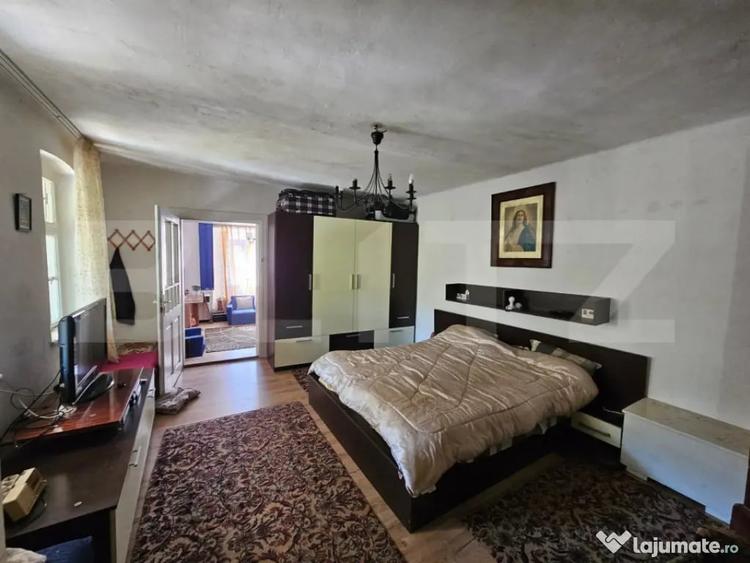 Casă cu 5 camere cu Teren 1249 Mp în Laz (Săsciori)