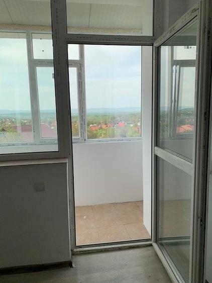 Apartament cu 3 camere semidecomandat, mobilat în Miroslava