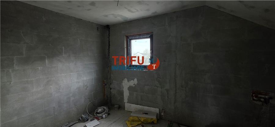 Duplex cu 5 camere cu Canalizare în Micești