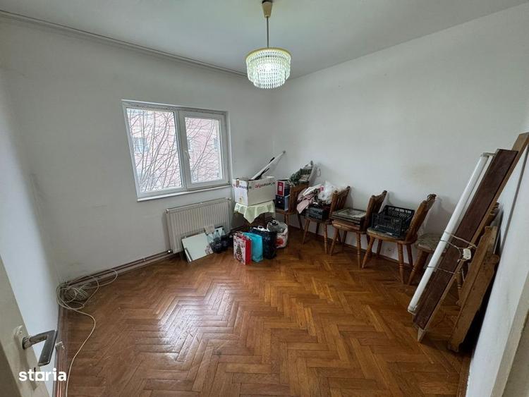 Apartament cu 4 camere decomandat în Micro 16