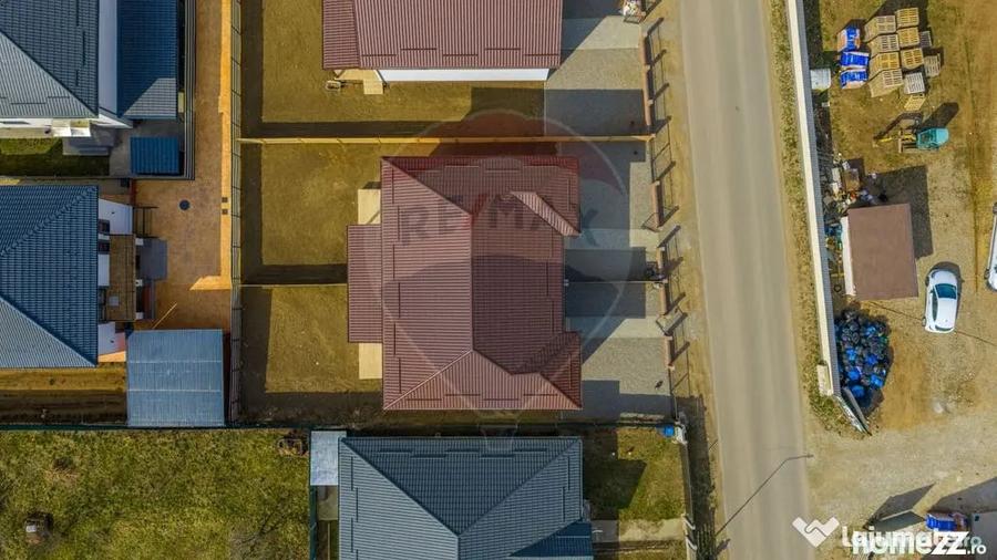 Casă cu 8 camere cu Teren 500 Mp în Tărlungeni