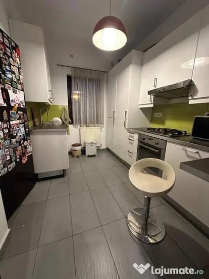 Apartament cu 5 camere decomandat în Panduri