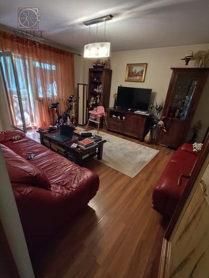 Apartament cu 4 camere semidecomandat, mobilat în Sebastian
