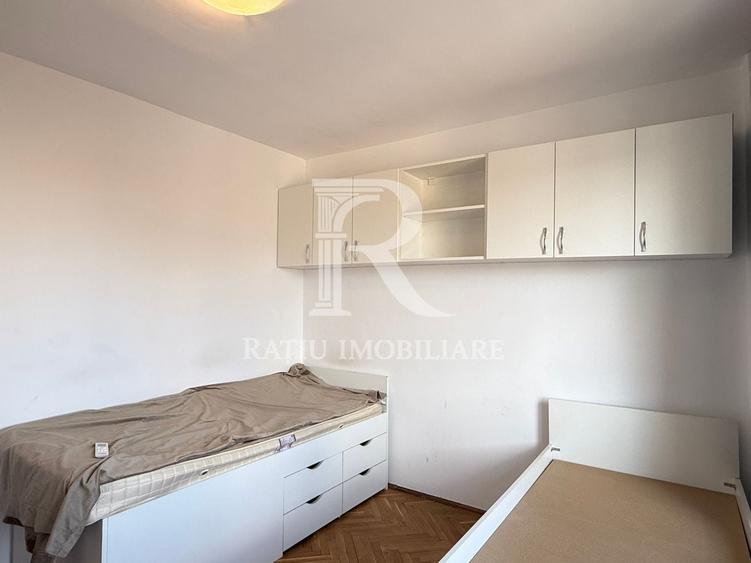 Apartament cu 4 camere decomandat, mobilat în Nufărul