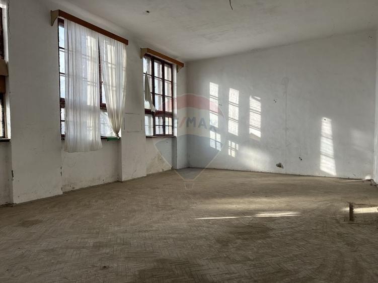 Spațiu comercial, de 2,500 mp, în Ultracentral