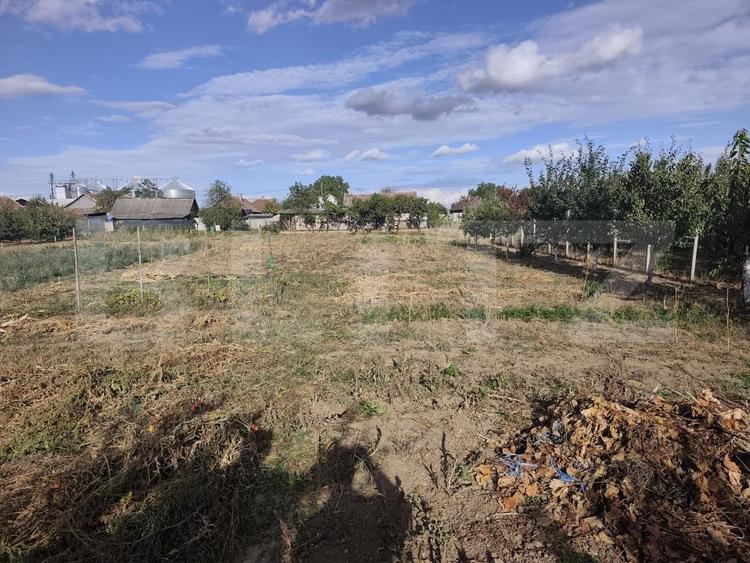 Casă individuală cu 4 camere cu Teren 1200 Mp în Vest