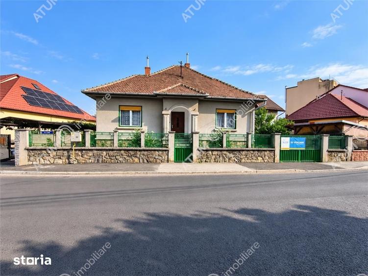 De vanzare casa cu 3 camere pivnita garaj si 508 mp teren in Sibiu - 1