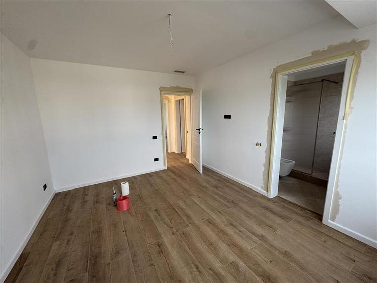 Casă individuală cu 4 camere cu Teren 500 Mp în Central