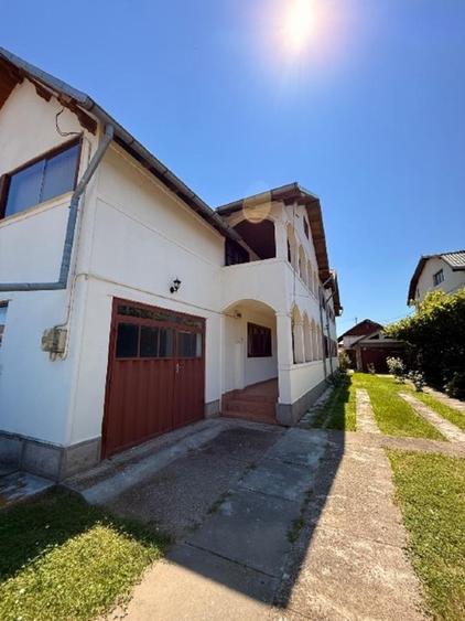 Casă individuală cu 5 camere cu Canalizare în Ghirdoveni