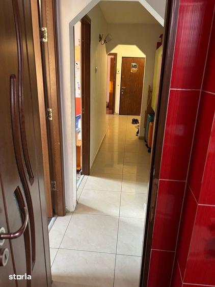 Apartament cu 3 camere decomandat în Nicolina