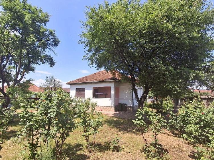 Casă cu Teren 868 Mp în Central