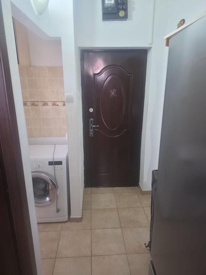 Garsonieră decomandată în Baza 3