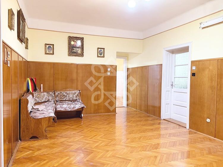 Apartament cu 3 camere decomandat în Central