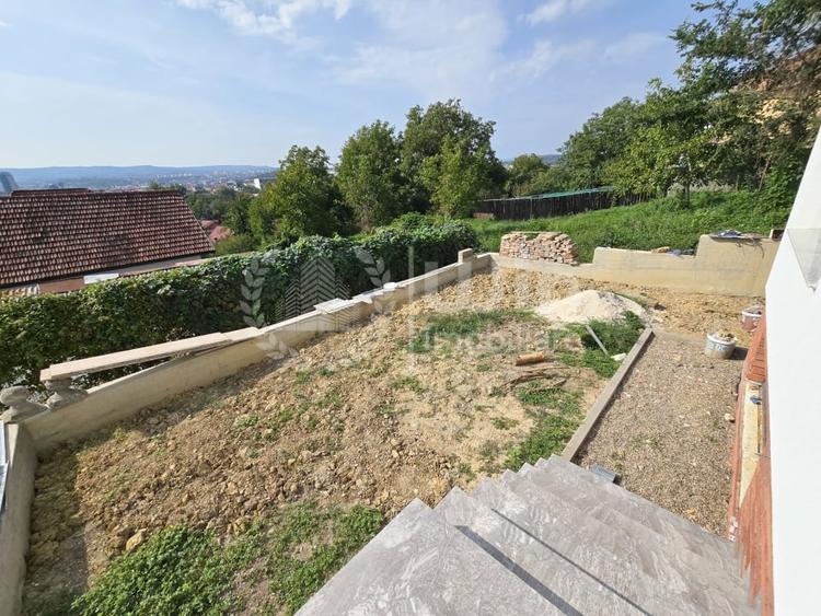 Duplex cu 5 camere cu Canalizare în Dâmbul Rotund