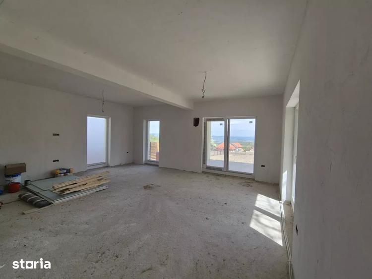 Casă individuală cu 5 camere cu Canalizare în Borhanci
