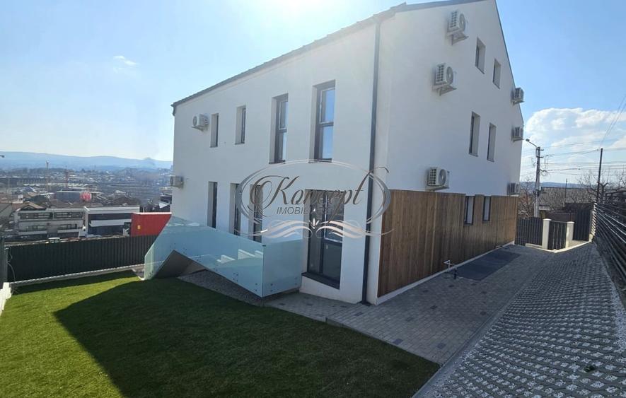 Duplex cu 5 camere cu Canalizare în Dâmbul Rotund