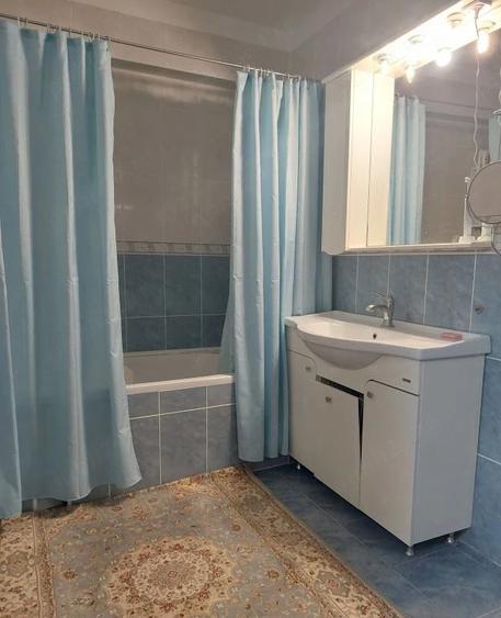 Casă cu 10 camere cu Teren 601 Mp în Central