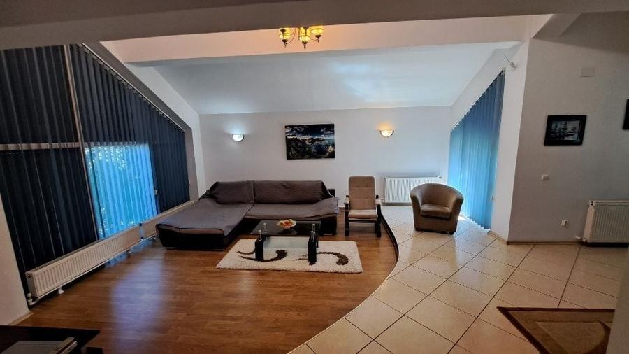 Casă individuală cu 5 camere cu Canalizare în 1 Decembrie
