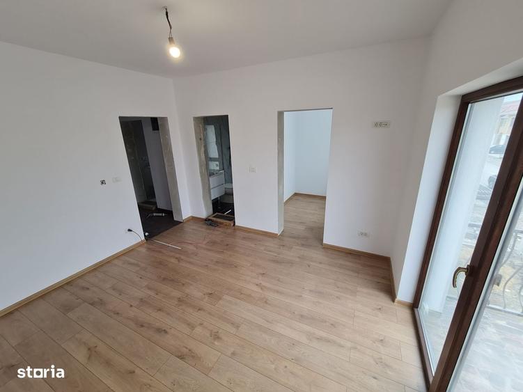 Casă cu 4 camere decomandat în Vladimirescu