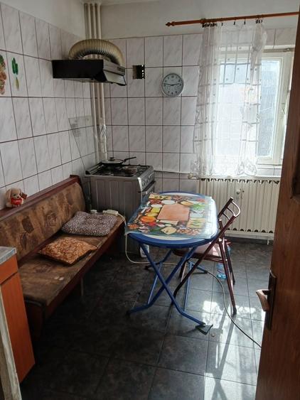 Apartament cu 3 camere decomandat în Sebastian
