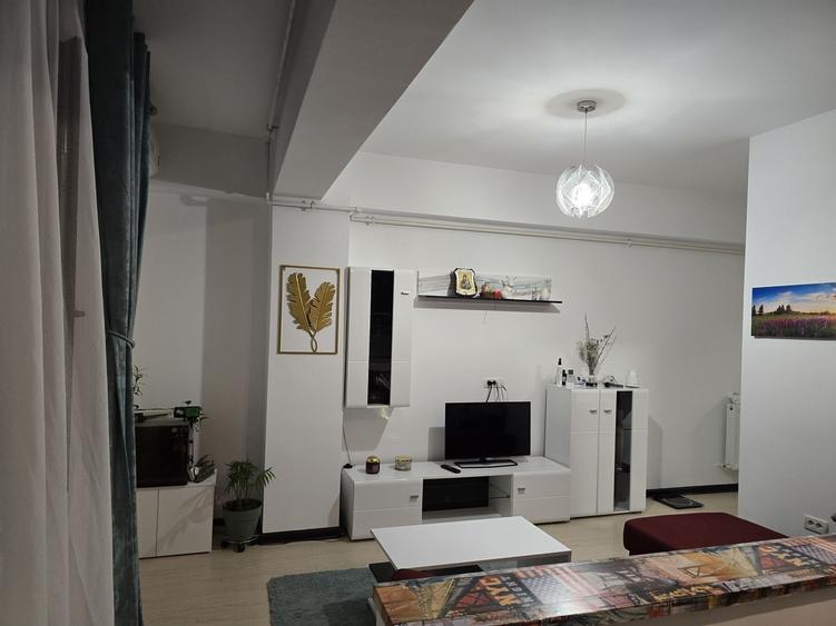Apartament cu 2 camere semidecomandat, mobilat în Energia