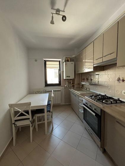 Apartament cu 2 camere semidecomandat în Valea Adâncă