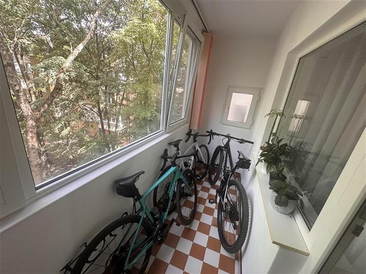 Apartament cu 3 camere decomandat, mobilat în Dâmbovița