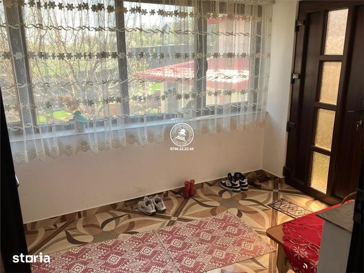Casă cu 8 camere cu Teren 1172 Mp în Holboca