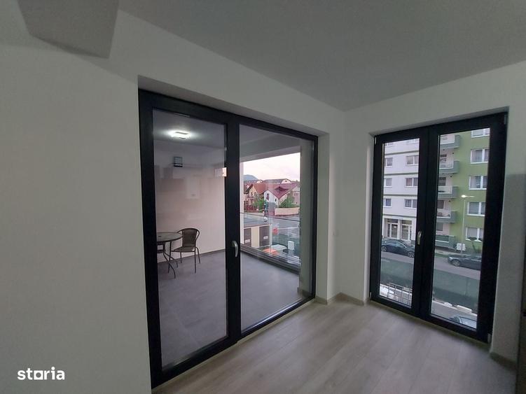 Apartament cu 2 camere decomandat în Tractorul