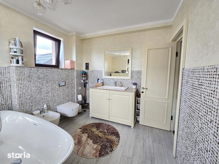 Casă cu 4 camere cu Teren 600 Mp în Central