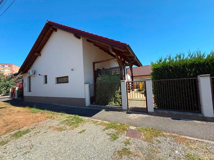 Casă individuală cu 3 camere cu Canalizare în Bujac