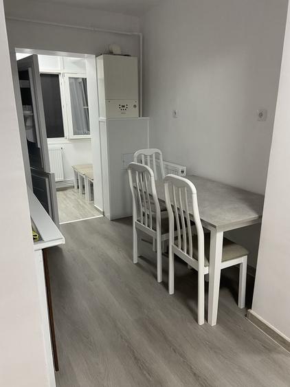 Apartament cu 2 camere decomandat în Micro 12