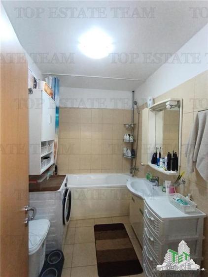 Apartament cu 3 camere semidecomandat, mobilat în Prelungirea Ghencea