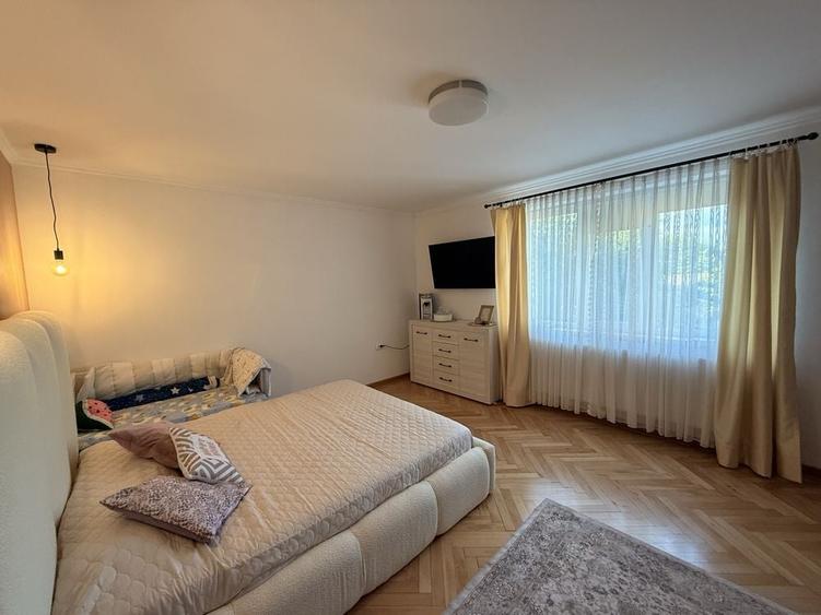 Apartament cu 3 camere semidecomandat în Central