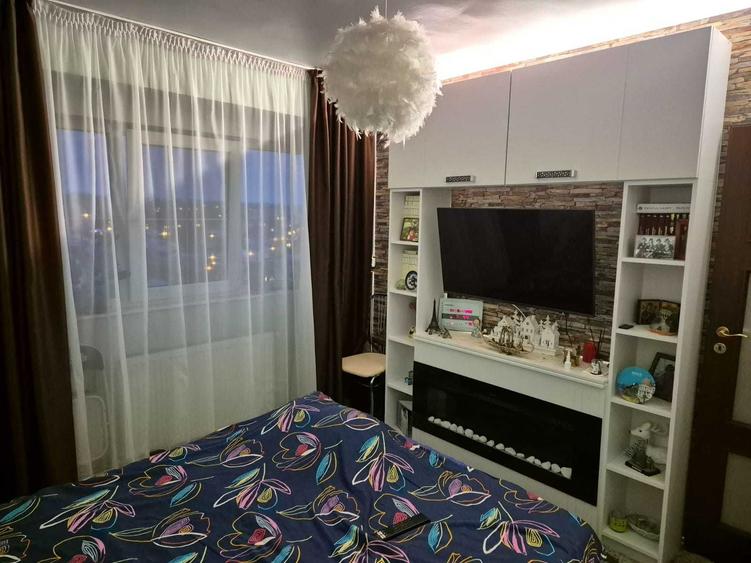 Apartament cu 4 camere decomandat în Piața Centrală